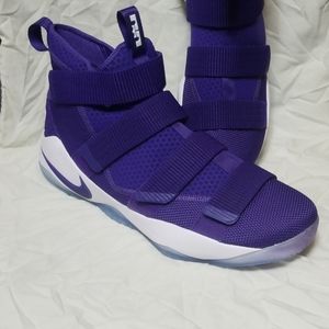 Nike LeBron Soldier XI  11
